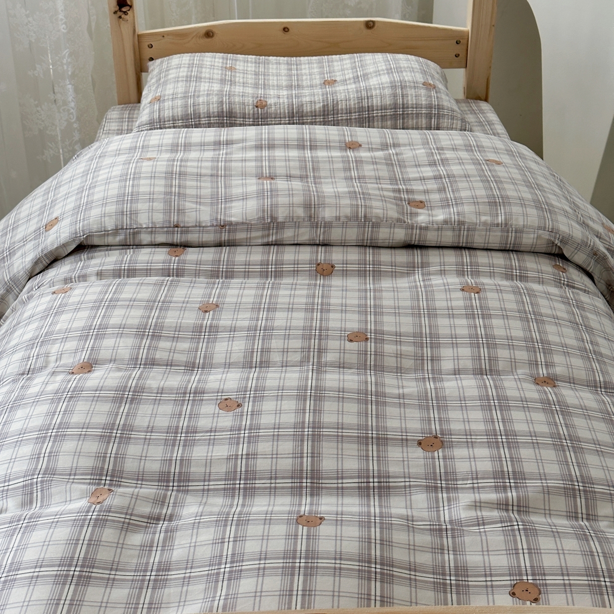 91家纺网 家纺一手货源 找家纺 佰织鑫家居 2025新款独家原创-学生季纯棉夹棉床笠三件套 方格熊