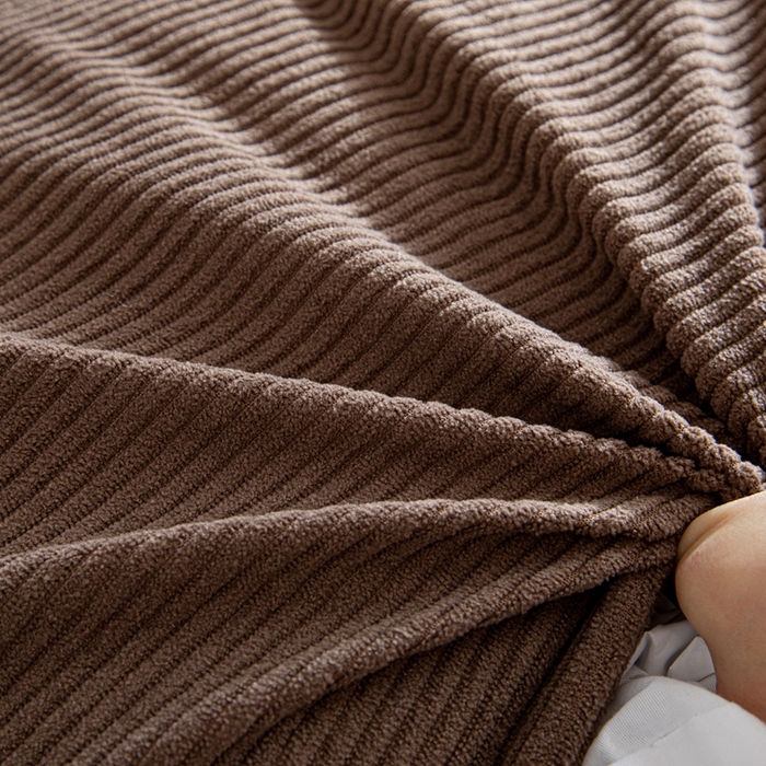 91家纺网 家纺一手货源 找家纺 沐沐家纺2026新款灯芯绒三角靠枕 咖啡