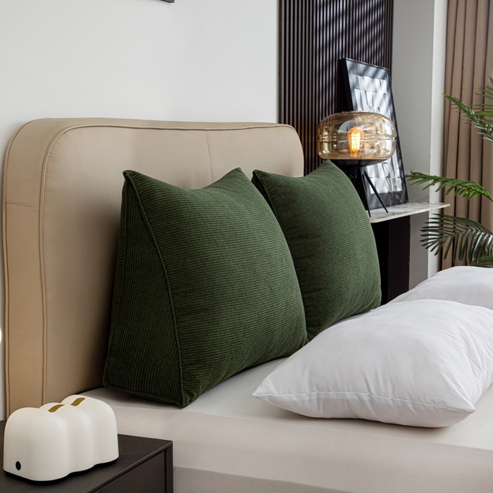 91家纺网 家纺一手货源 找家纺 沐沐家纺2026新款灯芯绒三角靠枕 墨绿