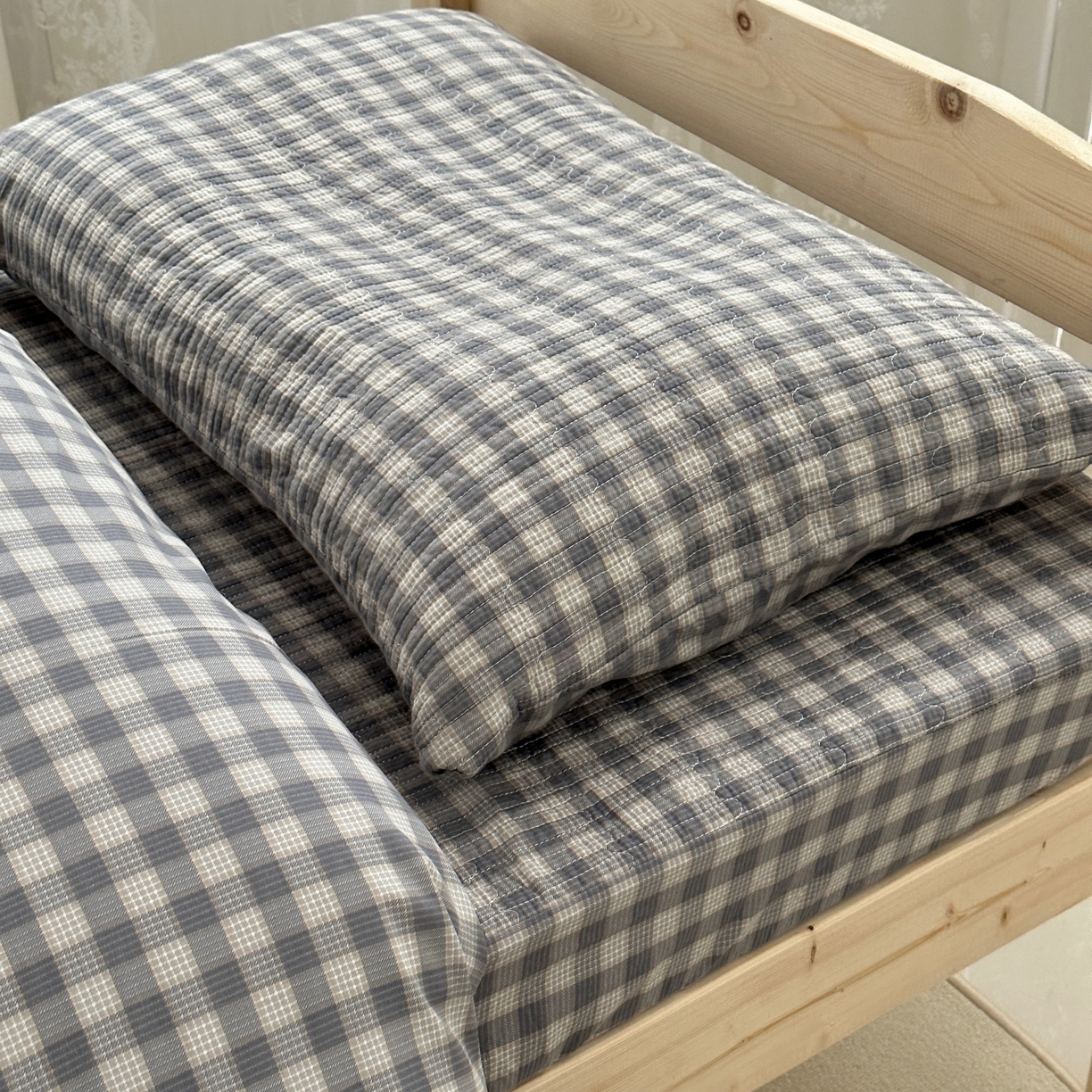 91家纺网 家纺一手货源 找家纺 佰织鑫家居 2025新款独家原创-学生季纯棉夹棉床笠三件套 格调