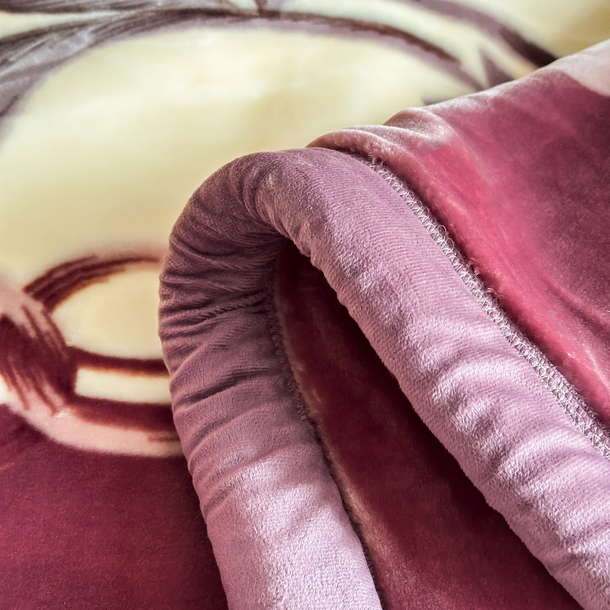 91家纺网 家纺一手货源 找家纺 法莱妮毛毯 2025新款双层加厚拉舍尔毛毯 婚庆 单双人 厂家直销可定制 富贵花开