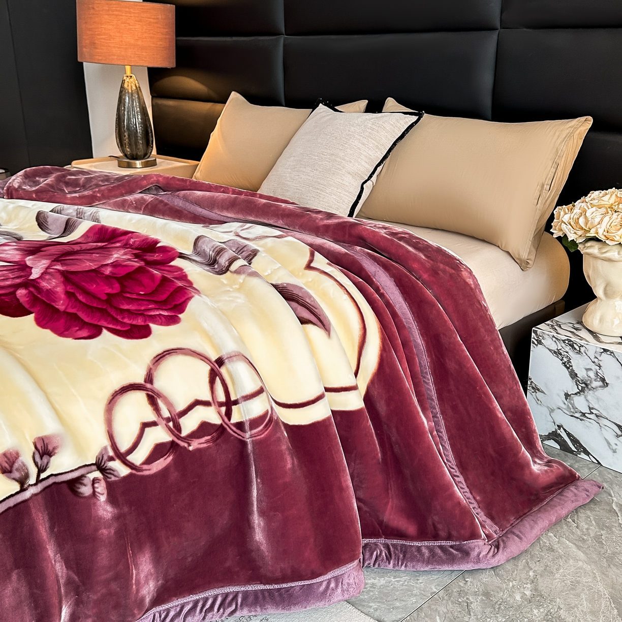 91家纺网 家纺一手货源 找家纺 法莱妮毛毯 2025新款双层加厚拉舍尔毛毯 婚庆 单双人 厂家直销可定制 富贵花开