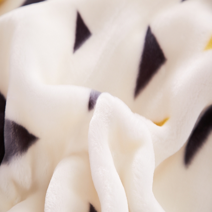 91家纺网 家纺一手货源 找家纺 法莱妮毛毯 2025新款双层加厚拉舍尔毛毯 婚庆 单双人 厂家直销可定制 米三角