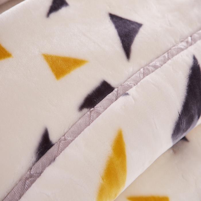 91家纺网 家纺一手货源 找家纺 法莱妮毛毯 2025新款双层加厚拉舍尔毛毯 婚庆 单双人 厂家直销可定制 米三角