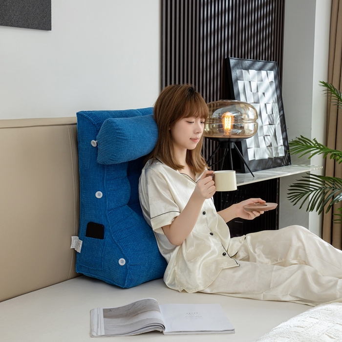 91家纺网 家纺一手货源 找家纺 沐沐家纺2026新款新玉米绒立体靠背 宝蓝色