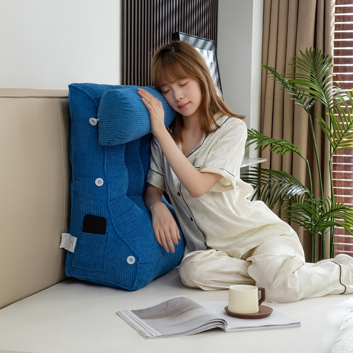 91家纺网 家纺一手货源 找家纺 沐沐家纺2026新款新玉米绒立体靠背 宝蓝色