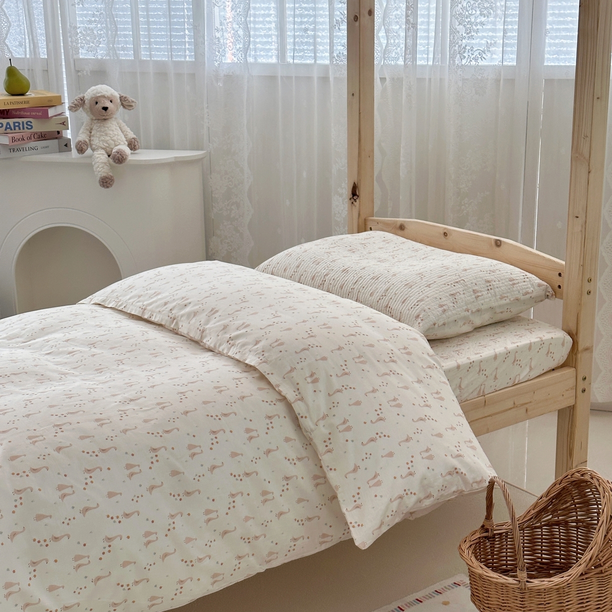 91家纺网 家纺一手货源 找家纺 佰织鑫家居 2025新款独家原创-学生季纯棉夹棉床笠三件套 长颈鹅