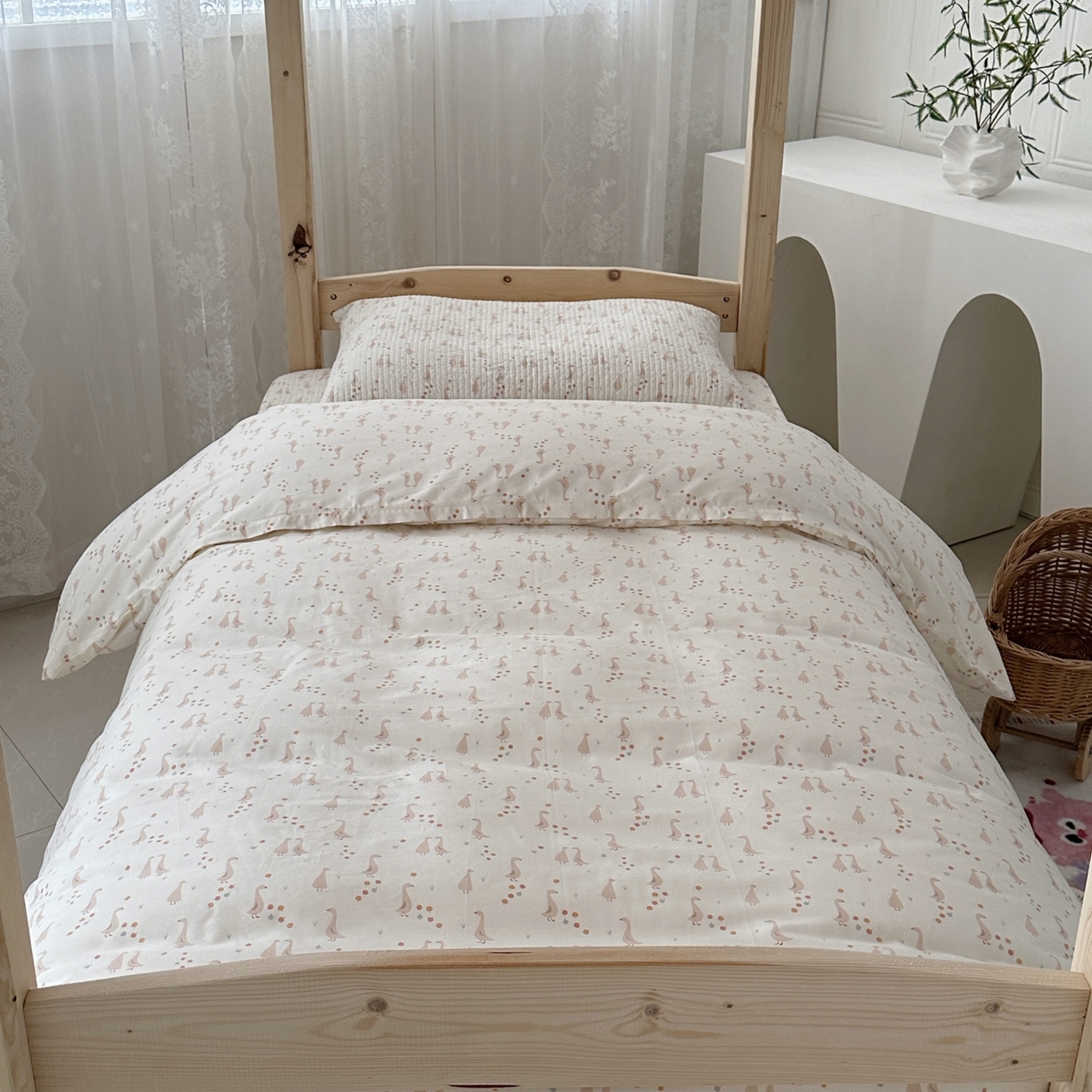 91家纺网 家纺一手货源 找家纺 佰织鑫家居 2025新款独家原创-学生季纯棉夹棉床笠三件套 长颈鹅