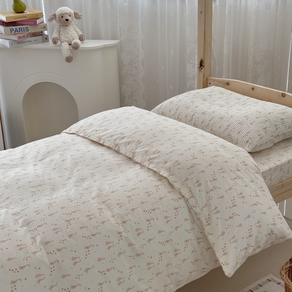 91家纺网 家纺一手货源 找家纺 佰织鑫家居 2025新款独家原创-学生季纯棉夹棉床笠三件套 长颈鹅