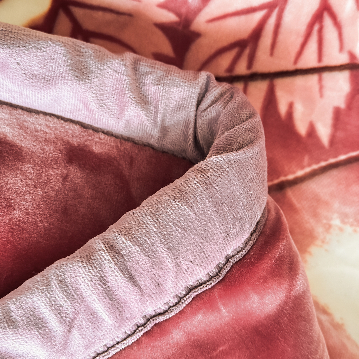 91家纺网 家纺一手货源 找家纺 法莱妮毛毯 2025新款双层加厚拉舍尔毛毯 婚庆 单双人 厂家直销可定制 一见春秋