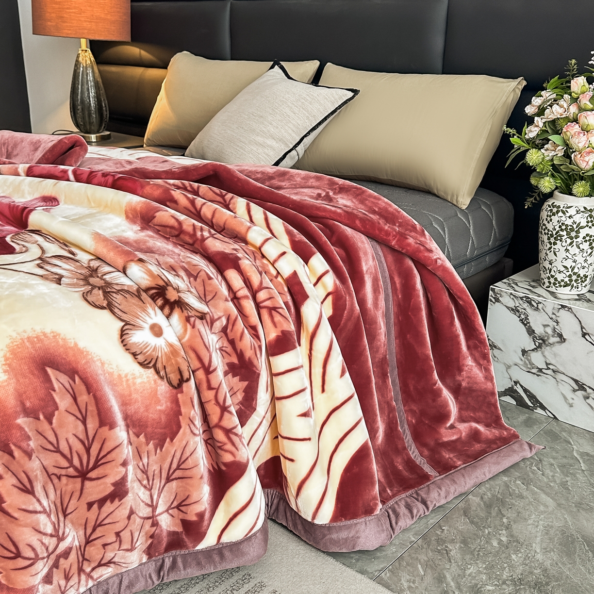 91家纺网 家纺一手货源 找家纺 法莱妮毛毯 2025新款双层加厚拉舍尔毛毯 婚庆 单双人 厂家直销可定制 一见春秋