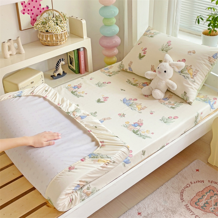 91家纺网 家纺一手货源 找家纺 名兮家居 2025新款全棉纯棉13372学生印花上下铺床笠单床笠单品床笠单件床笠 蘑菇小兔