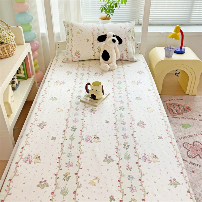 91家纺网 家纺一手货源 找家纺 名兮家居 2025新款全棉纯棉13372学生印花上下铺床笠单床笠单品床笠单件床笠 甜蜜兔兔