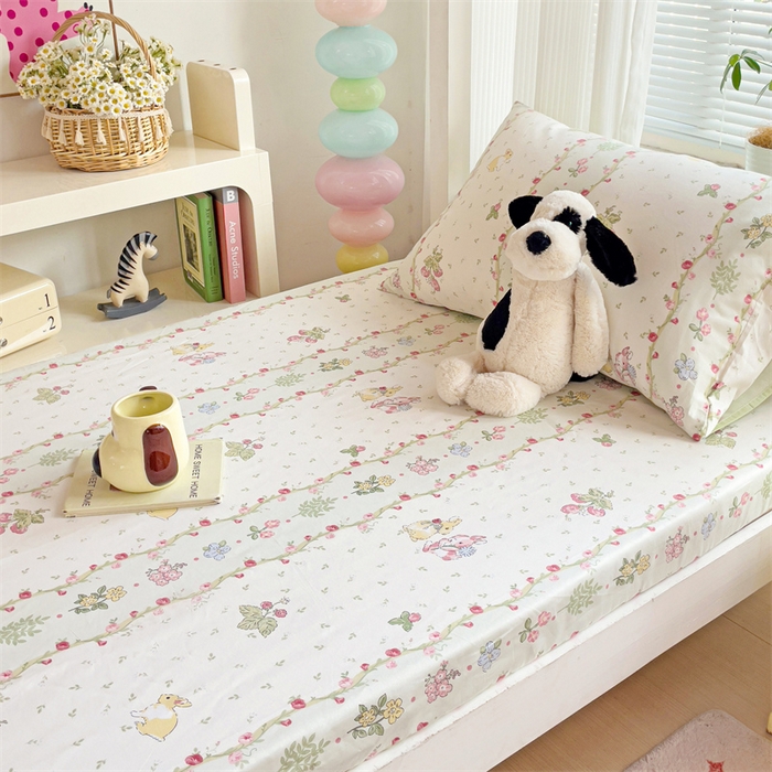 91家纺网 家纺一手货源 找家纺 名兮家居 2025新款全棉纯棉13372学生印花上下铺床笠单床笠单品床笠单件床笠 甜蜜兔兔