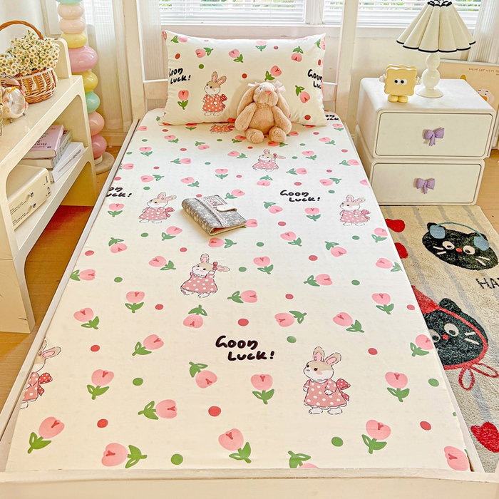 91家纺网 家纺一手货源 找家纺 名兮家居 2025新款全棉纯棉13372学生印花上下铺床笠单床笠单品床笠单件床笠 兔仙子