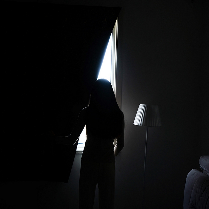 91家纺网 家纺一手货源 找家纺 棉姐床帘蚊帐窗帘 强遮光三层梭织免安装魔术贴窗帘门帘三件套 金色小鹿