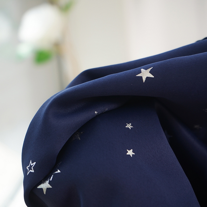 91家纺网 家纺一手货源 找家纺 棉姐床帘蚊帐窗帘 强遮光三层梭织免安装魔术贴窗帘门帘三件套 龙猫