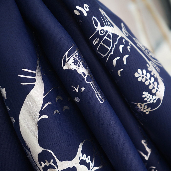 91家纺网 家纺一手货源 找家纺 棉姐床帘蚊帐窗帘 强遮光三层梭织免安装魔术贴窗帘门帘三件套 龙猫