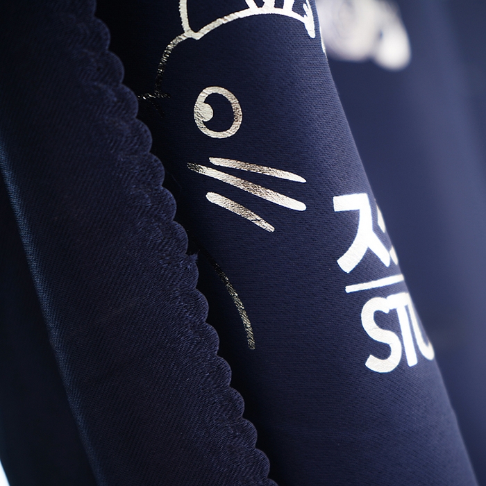 91家纺网 家纺一手货源 找家纺 棉姐床帘蚊帐窗帘 强遮光三层梭织免安装魔术贴窗帘门帘三件套 龙猫