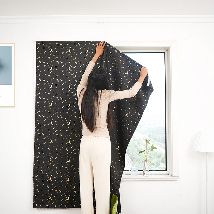 91家纺网 家纺一手货源 找家纺 棉姐床帘蚊帐窗帘 强遮光三层梭织免安装魔术贴窗帘门帘三件套 星月