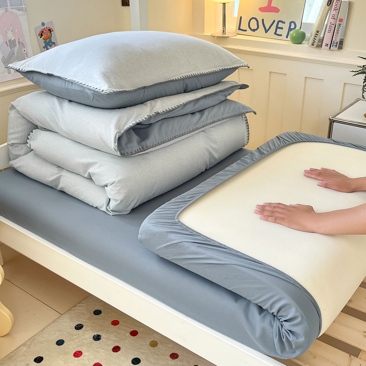 91家纺网 家纺一手货源 找家纺 蓝邻家纺 2025新款全棉水洗棉贝壳边三件套四件套-学生床 兰竖条