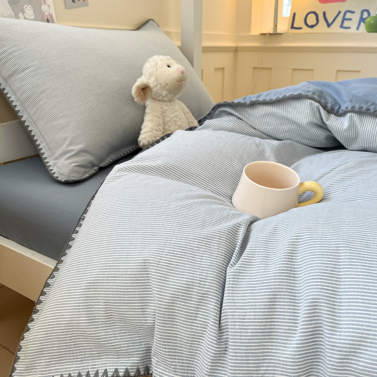 91家纺网 家纺一手货源 找家纺 蓝邻家纺 2025新款全棉水洗棉贝壳边三件套四件套-学生床 兰竖条