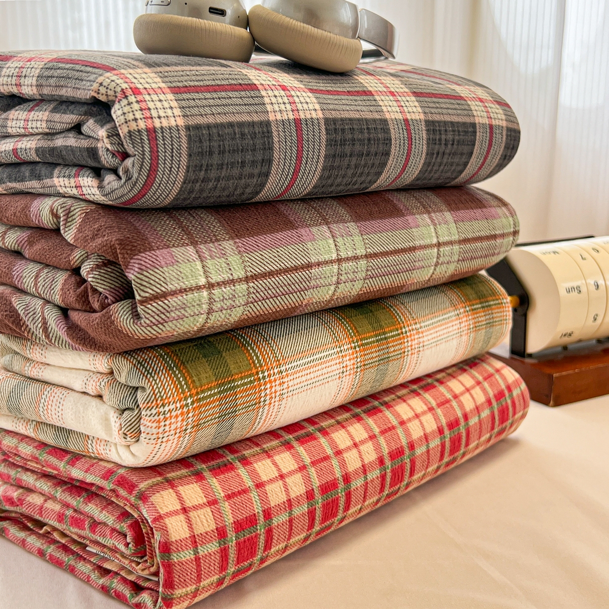 91家纺网 家纺一手货源 找家纺 韩巢家纺 2025新款双层纱格子复古风床单人学生宿舍单床单 床单单件 组合图仅供展示