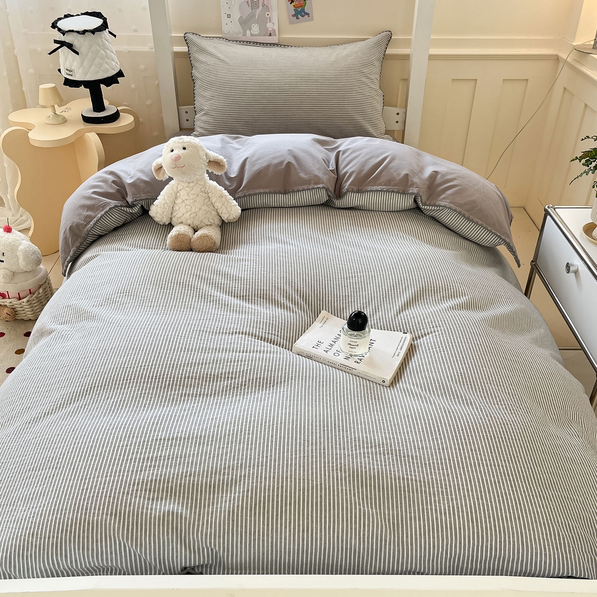 91家纺网 家纺一手货源 找家纺 蓝邻家纺 2025新款全棉水洗棉贝壳边三件套四件套-学生床 左伊灰