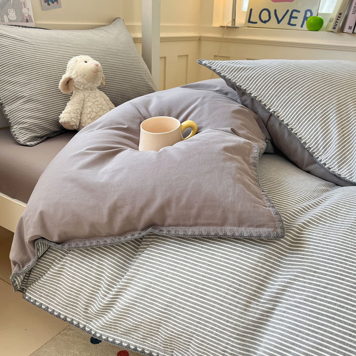 91家纺网 家纺一手货源 找家纺 蓝邻家纺 2025新款全棉水洗棉贝壳边三件套四件套-学生床 左伊灰