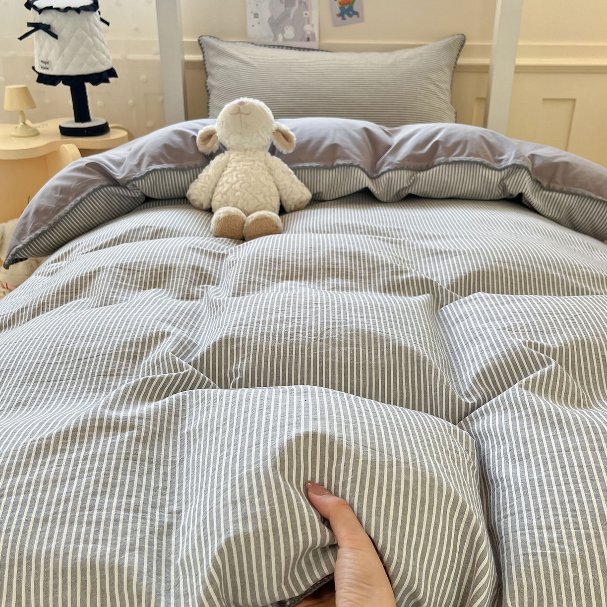 91家纺网 家纺一手货源 找家纺 蓝邻家纺 2025新款全棉水洗棉贝壳边三件套四件套-学生床 左伊灰