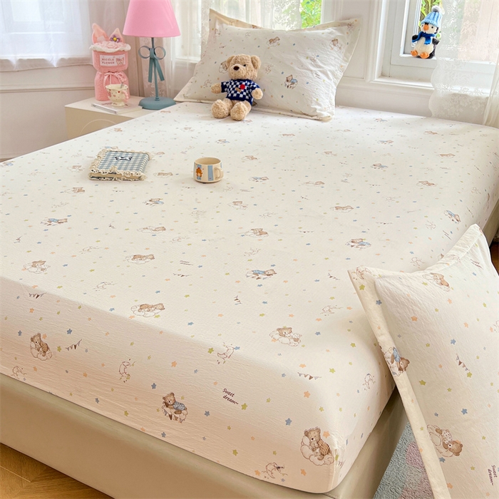 91家纺网 家纺一手货源 找家纺 梦舒羽 2025新款云感双层纱印花床笠宿舍纯色床垫保护套三件套 假日小熊