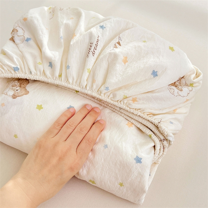 91家纺网 家纺一手货源 找家纺 梦舒羽 2025新款云感双层纱印花床笠宿舍纯色床垫保护套三件套 假日小熊