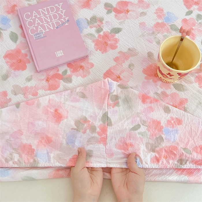 91家纺网 家纺一手货源 找家纺 梦舒羽 2025新款云感双层纱印花床笠宿舍纯色床垫保护套三件套 倾城之恋