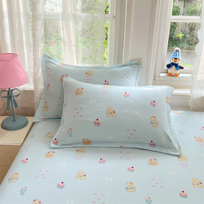 91家纺网 家纺一手货源 找家纺 梦舒羽 2025新款云感双层纱印花床笠宿舍纯色床垫保护套三件套 甜心小狗