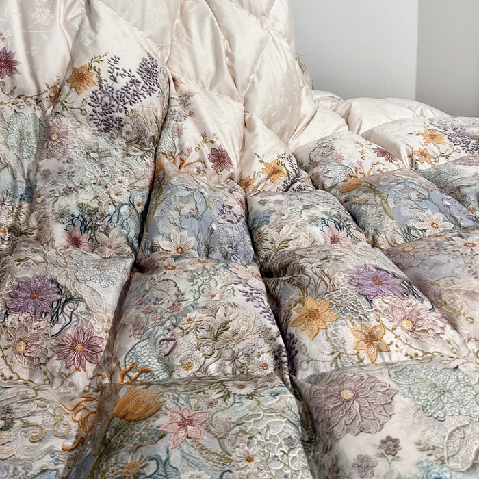 91家纺网 家纺一手货源 找家纺 （总）岚司羽 2025新款大朵95白鹅绒被-春华秋实