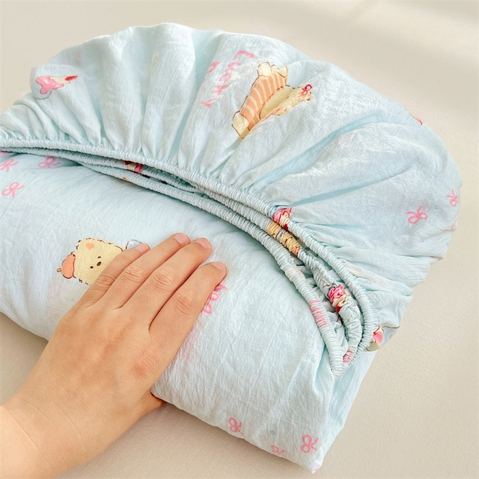 91家纺网 家纺一手货源 找家纺 梦舒羽 2025新款云感双层纱印花床笠宿舍纯色床垫保护套三件套 甜心小狗