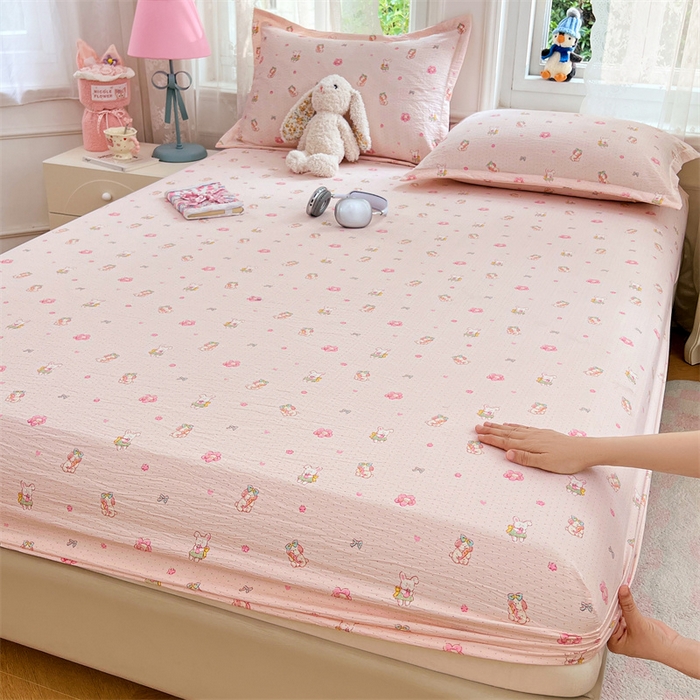 91家纺网 家纺一手货源 找家纺 梦舒羽 2025新款云感双层纱印花床笠宿舍纯色床垫保护套三件套 花田小兔