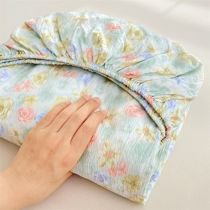 91家纺网 家纺一手货源 找家纺 梦舒羽 2025新款云感双层纱印花床笠宿舍纯色床垫保护套三件套 春日初见