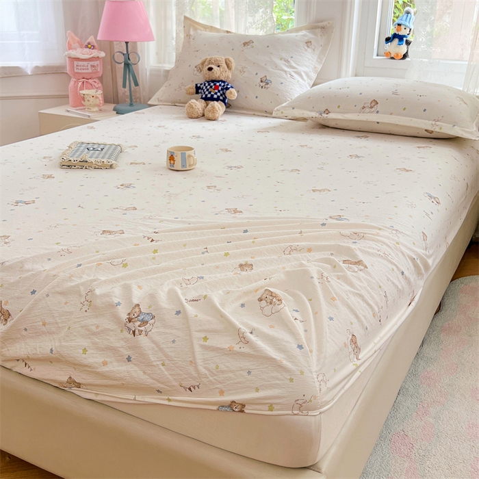 91家纺网 家纺一手货源 找家纺 梦舒羽 2025新款云感双层纱印花床笠宿舍纯色床垫保护套三件套 假日小熊