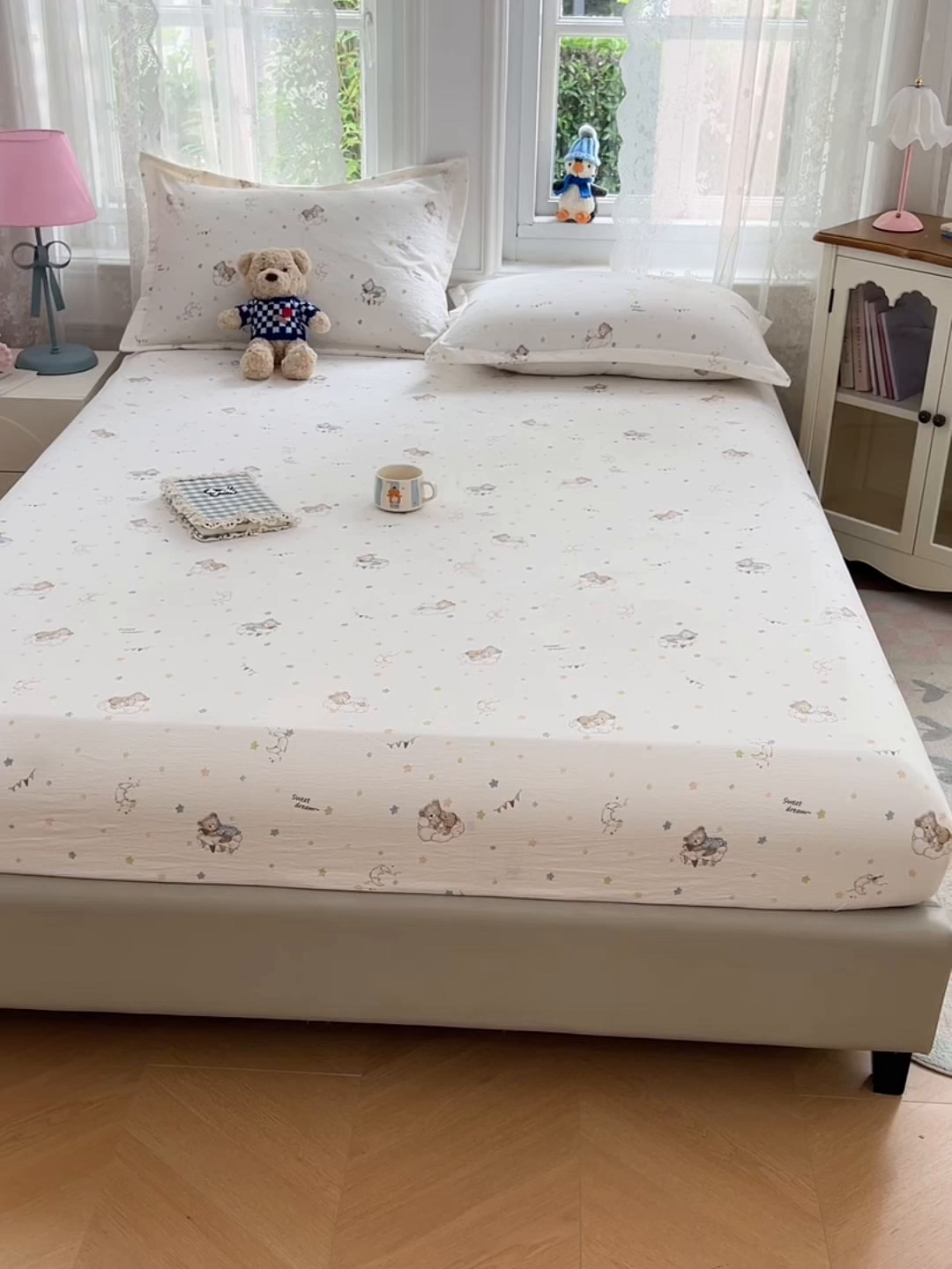 91家纺网 家纺一手货源 找家纺 梦舒羽 2025新款云感双层纱印花床笠宿舍纯色床垫保护套三件套 假日小熊