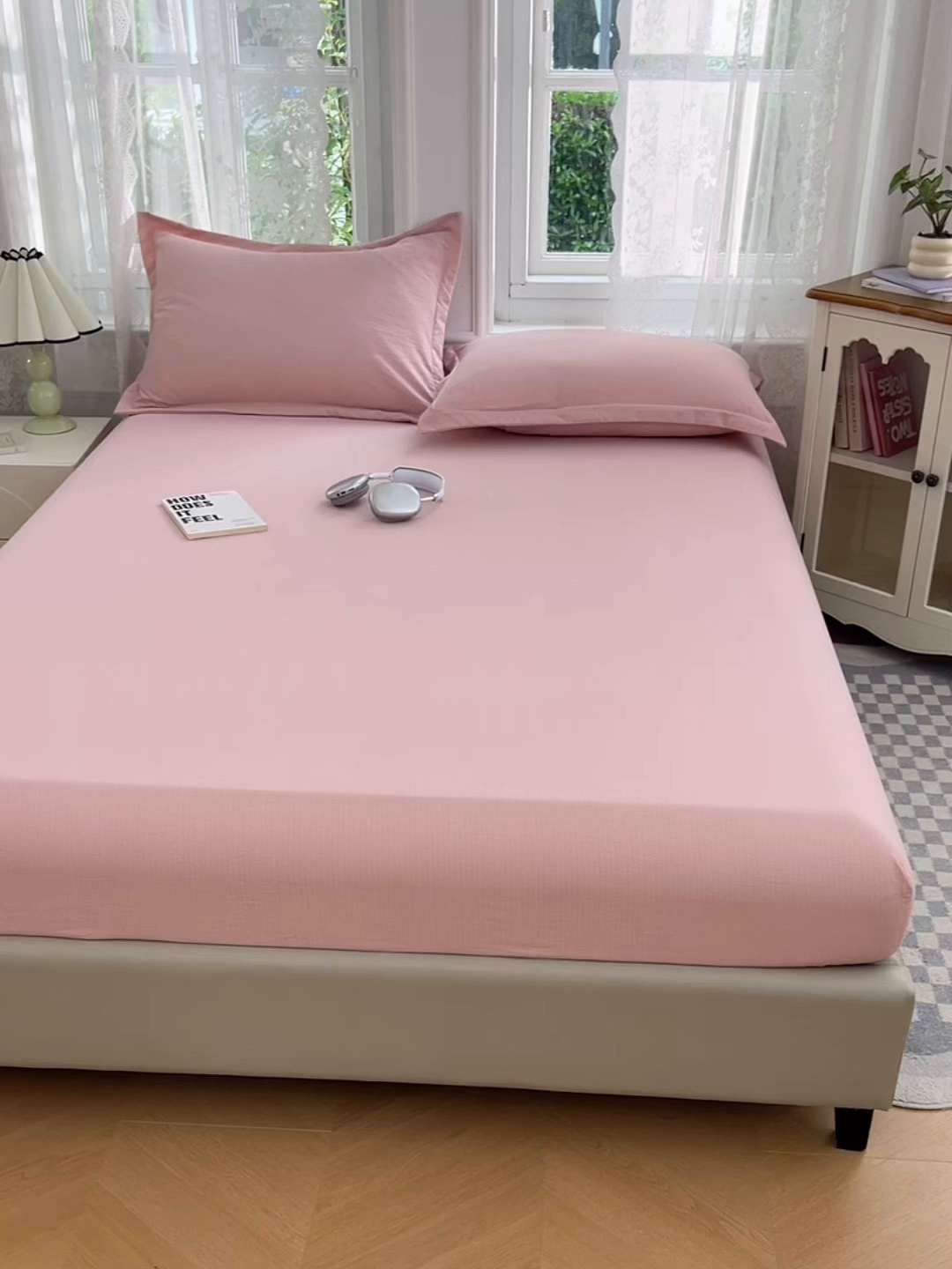 91家纺网 家纺一手货源 找家纺 梦舒羽 2025新款云感双层纱印花床笠宿舍纯色床垫保护套三件套 告白粉