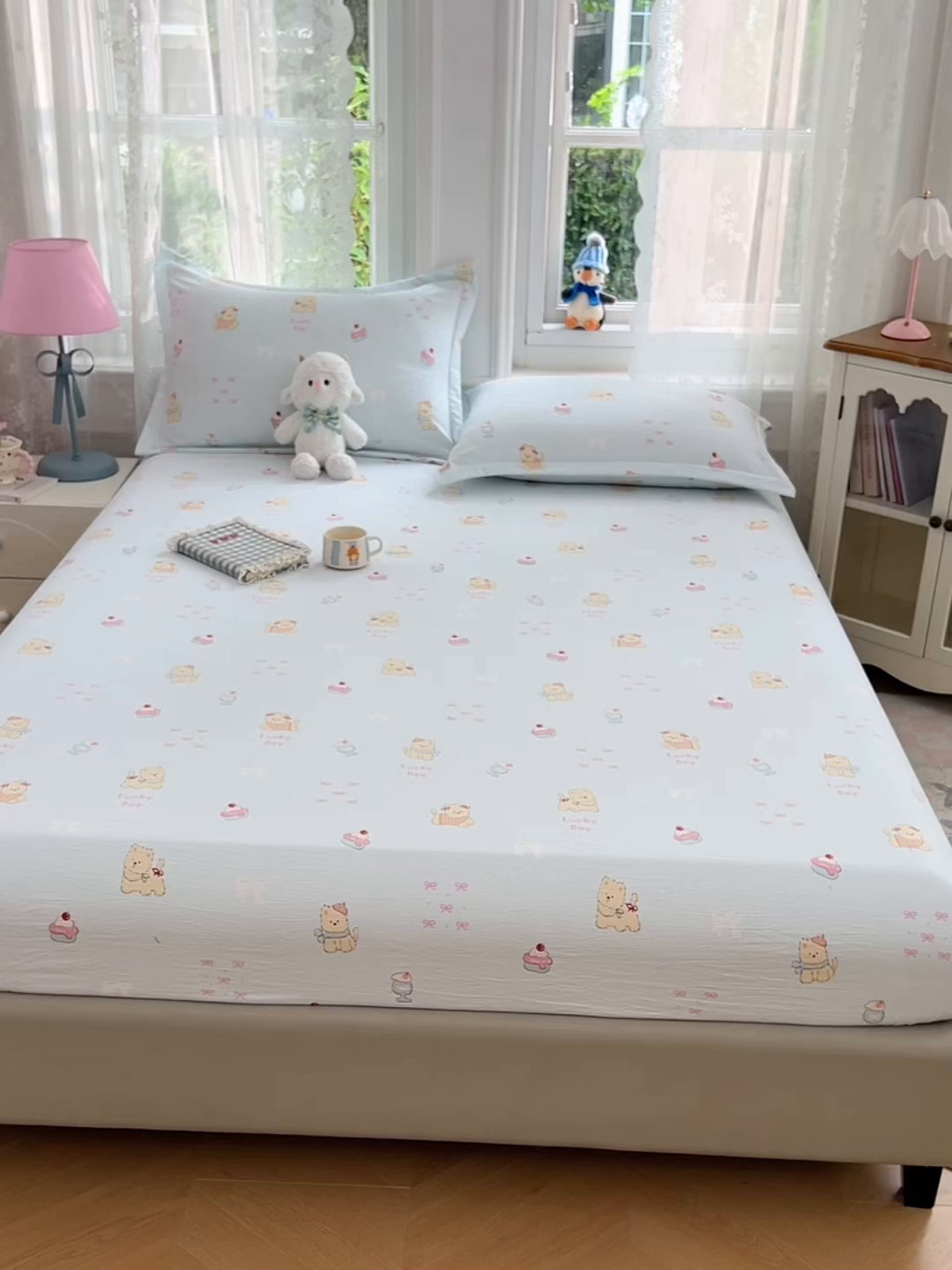 91家纺网 家纺一手货源 找家纺 梦舒羽 2025新款云感双层纱印花床笠宿舍纯色床垫保护套三件套 甜心小狗