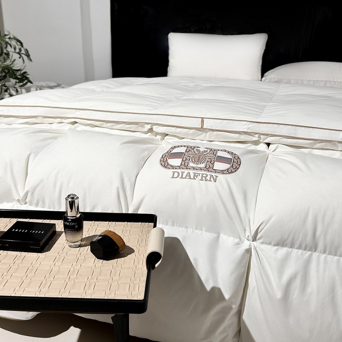 91家纺网 家纺一手货源 找家纺 岚司羽 2025新款北极95白鹅绒被-琳娜 琳娜-冰川白