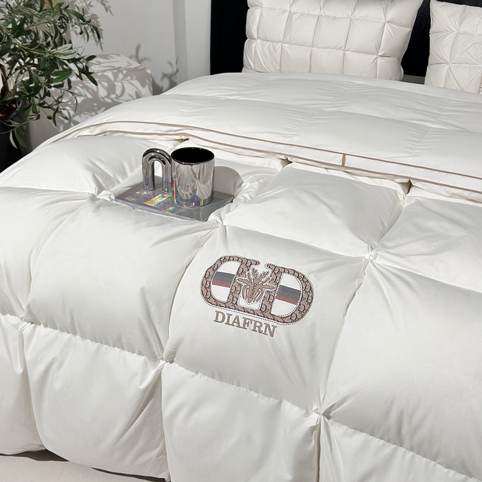 91家纺网 家纺一手货源 找家纺 岚司羽 2025新款北极95白鹅绒被-琳娜 琳娜-冰川白