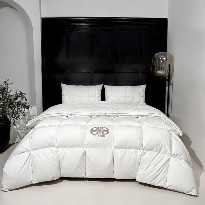 91家纺网 家纺一手货源 找家纺 岚司羽 2025新款北极95白鹅绒被-琳娜 琳娜-冰川白