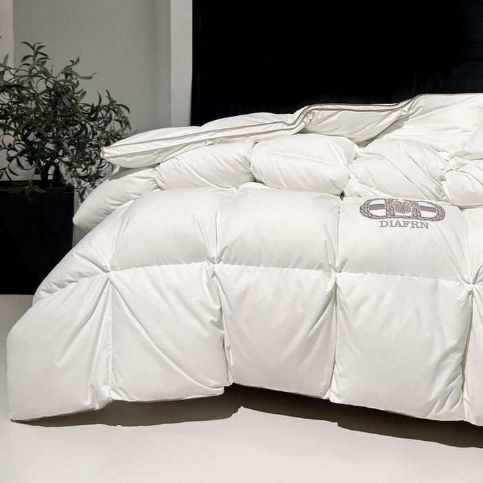 91家纺网 家纺一手货源 找家纺 岚司羽 2025新款北极95白鹅绒被-琳娜 琳娜-冰川白