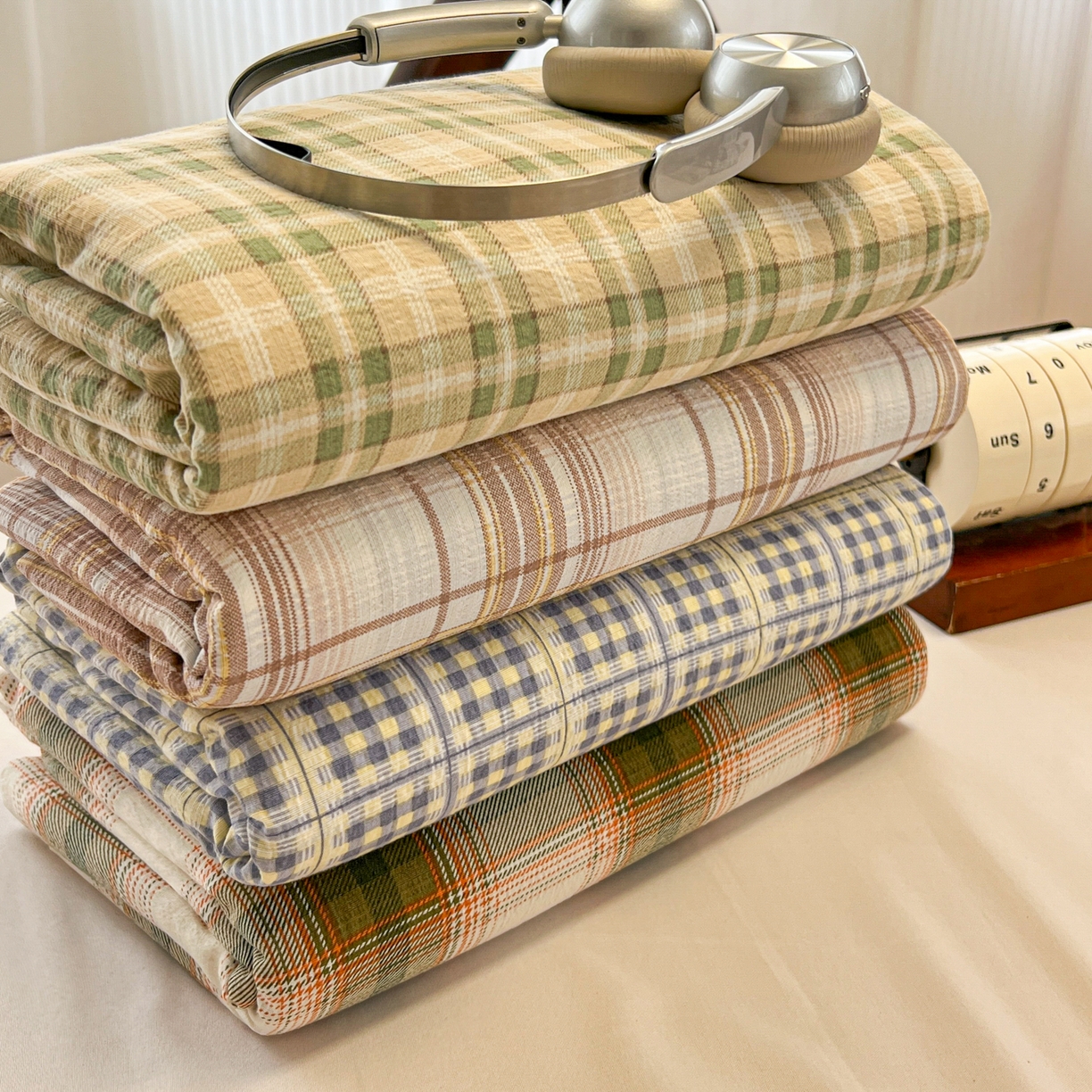 91家纺网 家纺一手货源 找家纺 韩巢家纺 2025新款双层纱格子复古风床单人学生宿舍单床单 床单单件 组合图仅供展示