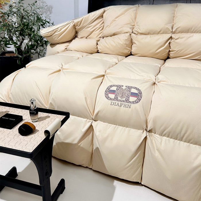 91家纺网 家纺一手货源 找家纺 岚司羽 2025新款北极95白鹅绒被-琳娜 琳娜-奶杏黄