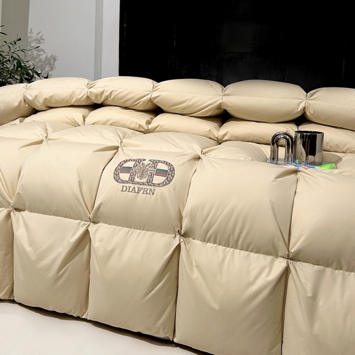 91家纺网 家纺一手货源 找家纺 岚司羽 2025新款北极95白鹅绒被-琳娜 琳娜-奶杏黄