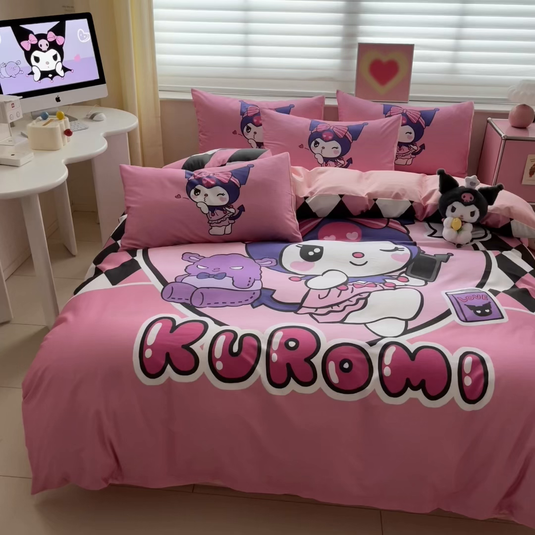 91家纺网 家纺一手货源 找家纺 小叮当家纺仓储工厂店 2025新款大版全棉纯棉数码印花三丽鸥系列四件套 飞吻库洛米